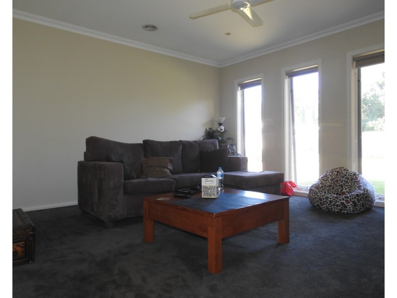 8 Melanie Court, Sale VIC 3850