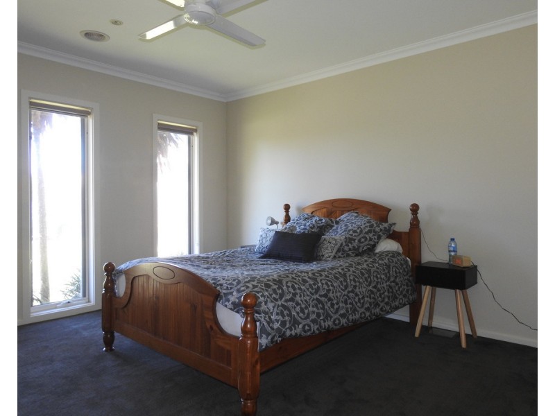 8 Melanie Court, Sale VIC 3850