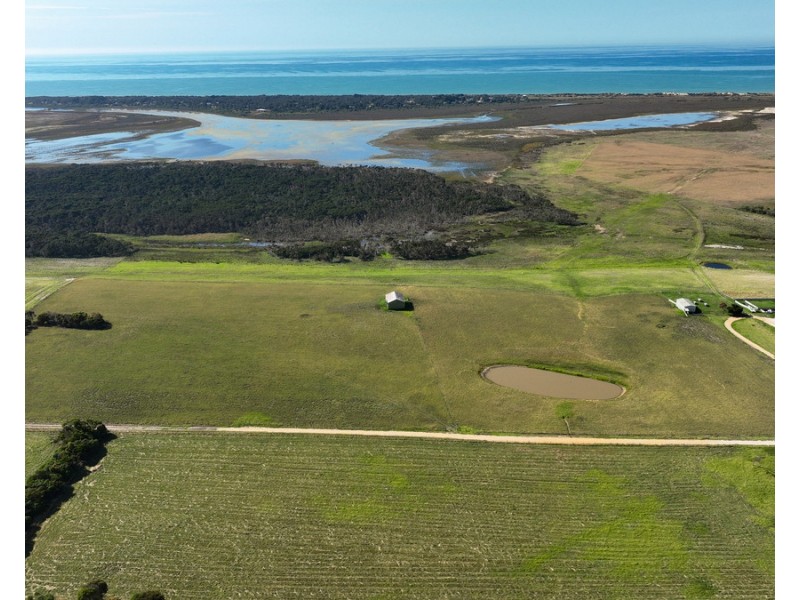 205 McGuinness Road, Seaspray VIC 3851