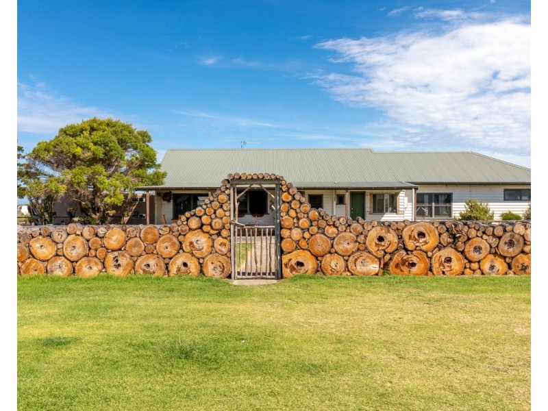 205 McGuinness Road, Seaspray VIC 3851