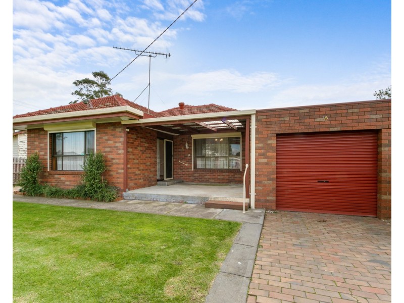 15 Simpson Street, Sale VIC 3850