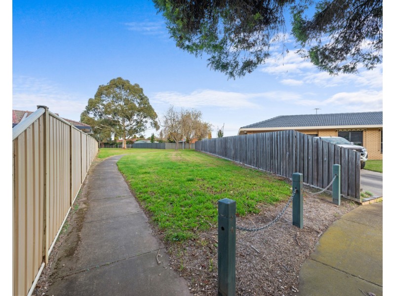 8 Julie Court, Sale VIC 3850