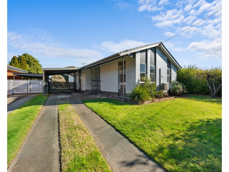 33 Gibsons Road, Sale VIC 3850