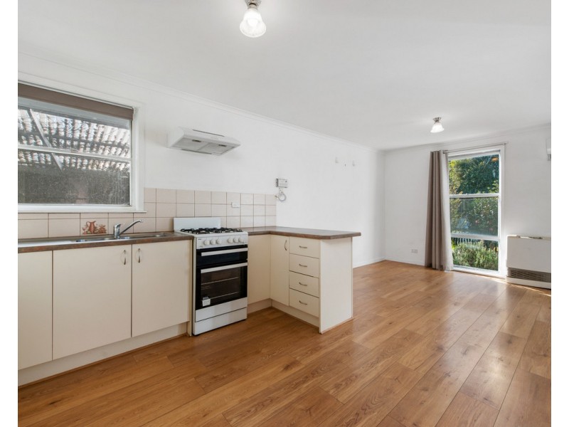 33 Gibsons Road, Sale VIC 3850