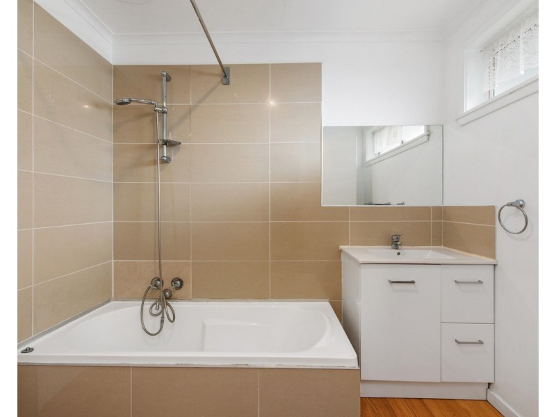 33 Gibsons Road, Sale VIC 3850