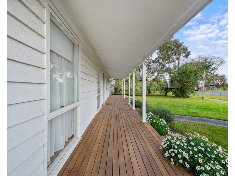 2 Rhodes Drive, Sale VIC 3850