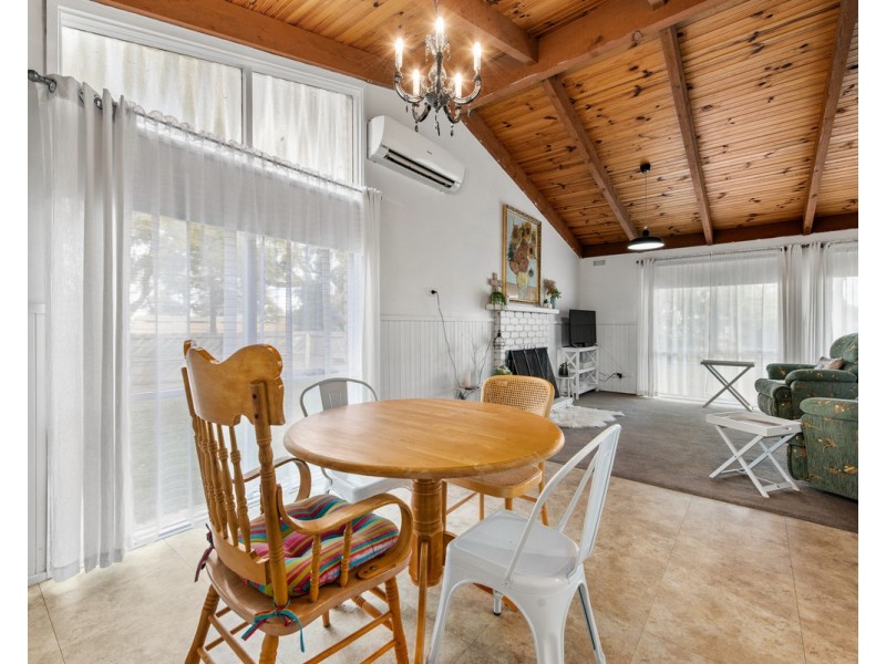 2 Rhodes Drive, Sale VIC 3850