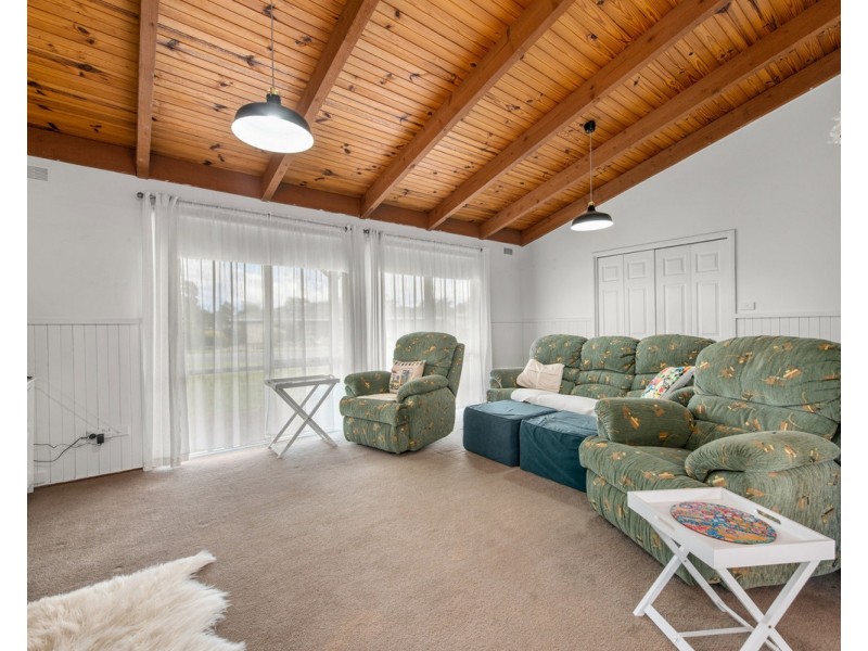 2 Rhodes Drive, Sale VIC 3850