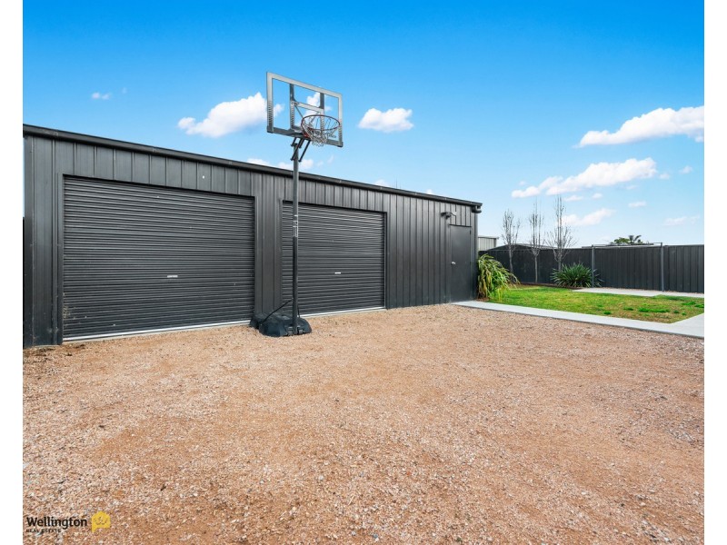 20 Swan Lake Drive, Sale VIC 3850