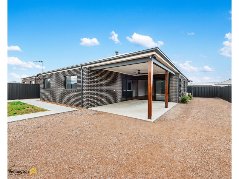 20 Swan Lake Drive, Sale VIC 3850