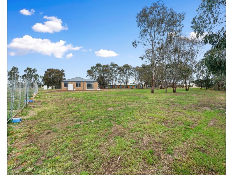 23 Redbank Road, Stratford VIC 3862
