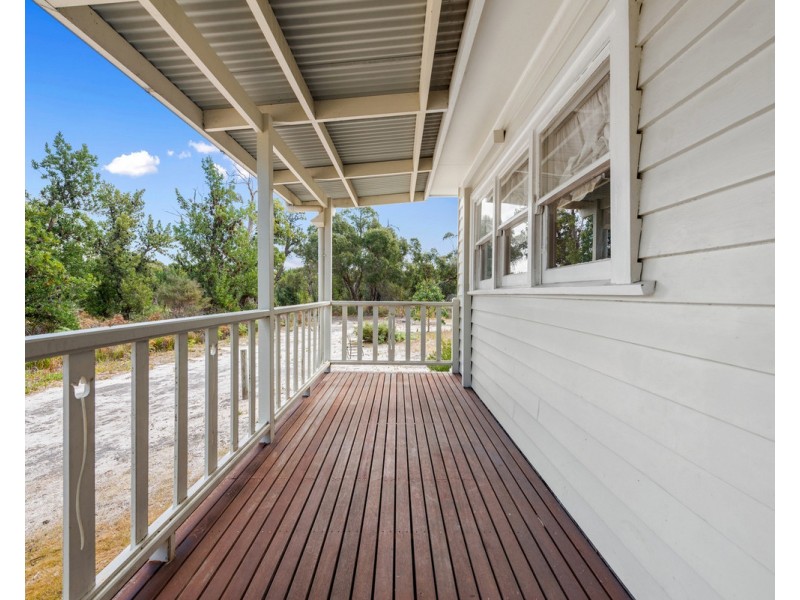 177 Longford Golden Beach Road, Dutson Downs VIC 3851