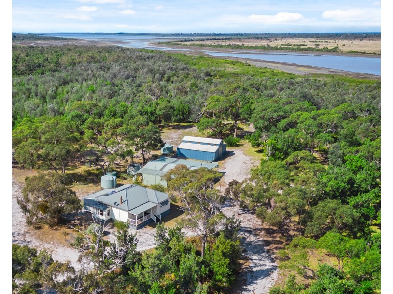 177 Longford Golden Beach Road, Dutson Downs VIC 3851
