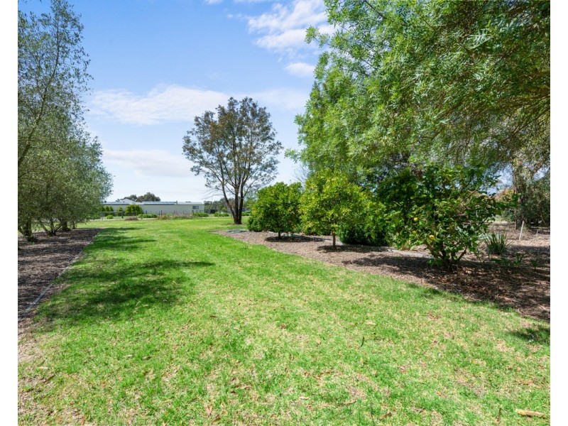 8 Galway Drive, Stratford VIC 3862