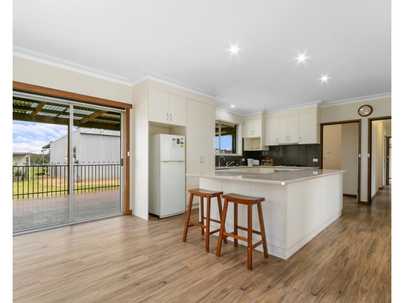 25 Newnham Road, Longford VIC 3851