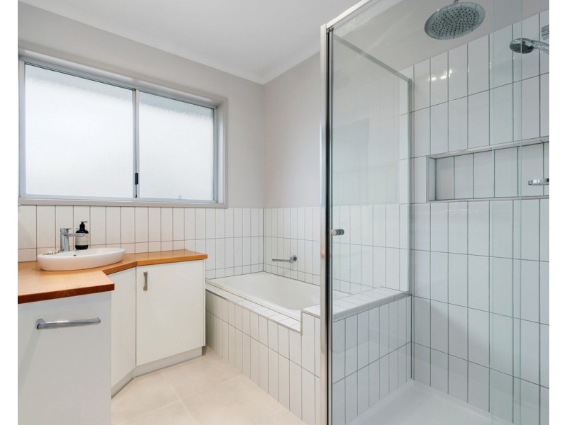 25 Newnham Road, Longford VIC 3851