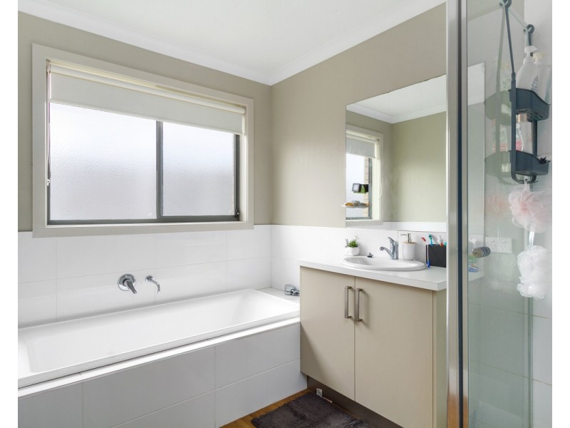 27 Woondella Boulevard, Sale VIC 3850