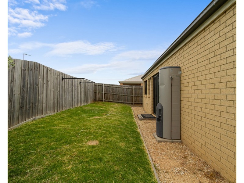 27 Woondella Boulevard, Sale VIC 3850