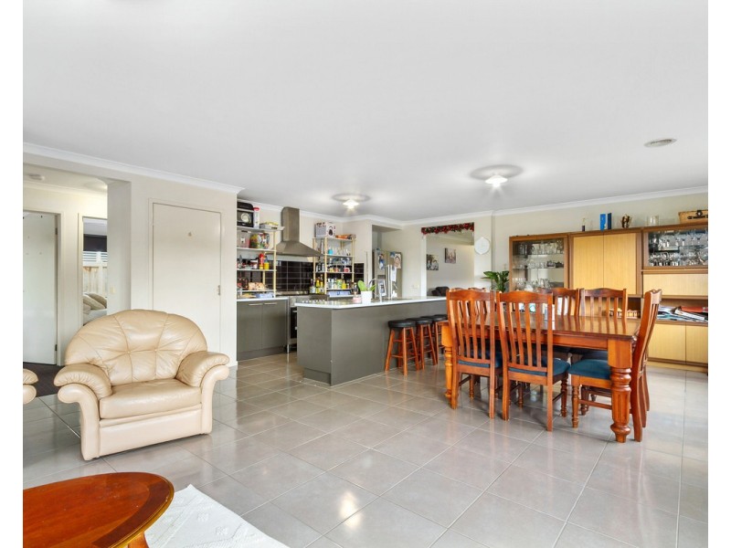 24 Ruthberg Drive, Sale VIC 3850