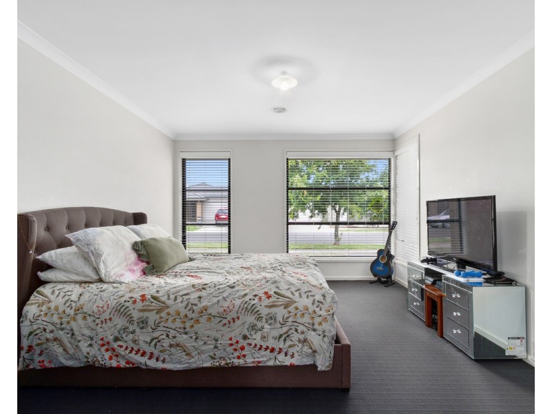 24 Ruthberg Drive, Sale VIC 3850