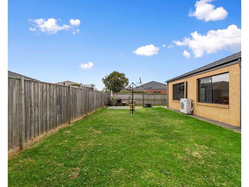 24 Ruthberg Drive, Sale VIC 3850