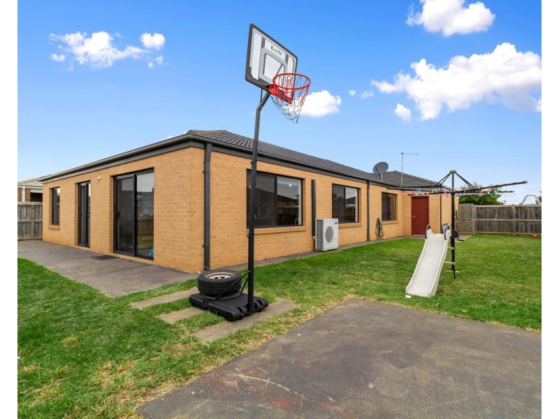 24 Ruthberg Drive, Sale VIC 3850