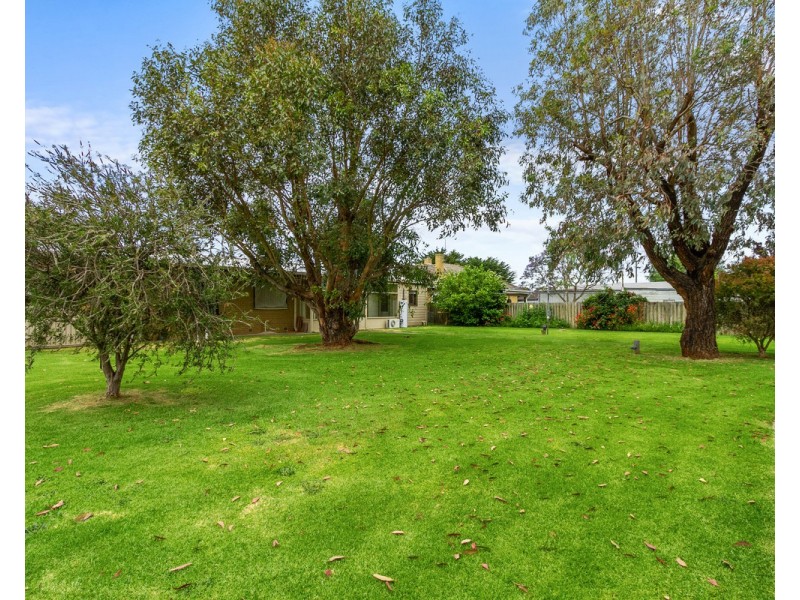 14 Dawson Street, Stratford VIC 3862