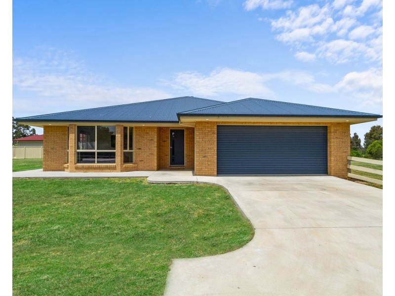 2 Davis Street, Stratford VIC 3862
