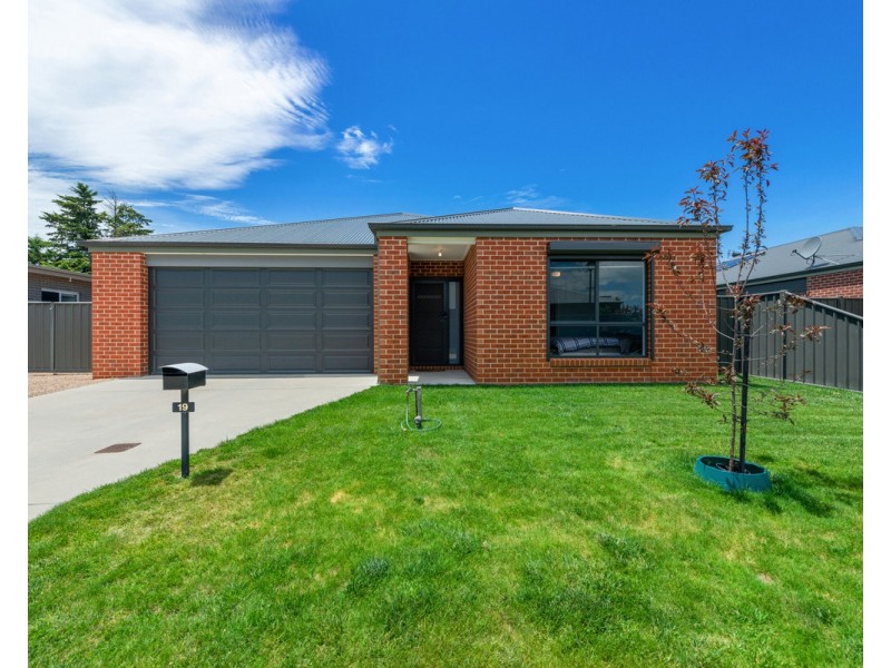 19 Page Court, Sale VIC 3850
