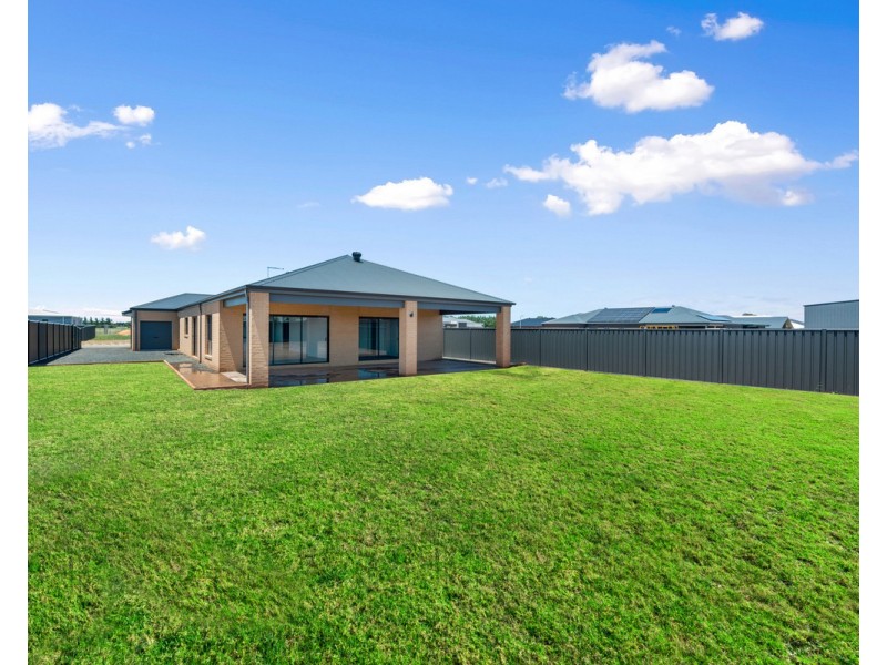 19 Treadwell Drive, Sale VIC 3850