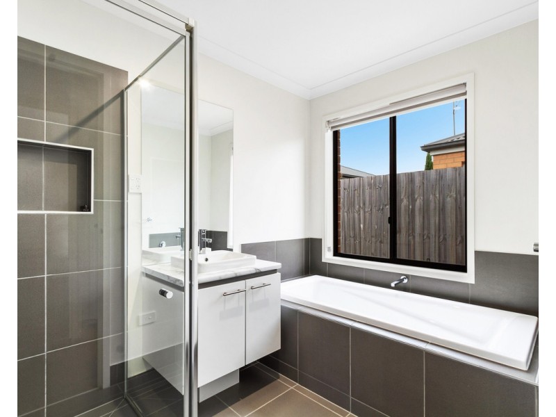 1 Peters Drive, Stratford VIC 3862