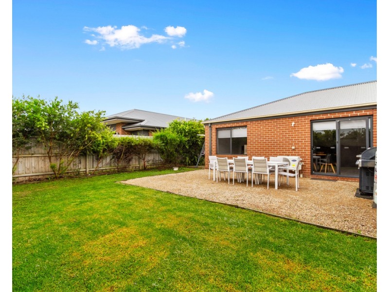 1 Peters Drive, Stratford VIC 3862