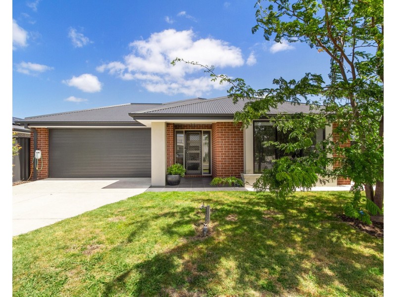 6 Peters Drive, Stratford VIC 3862