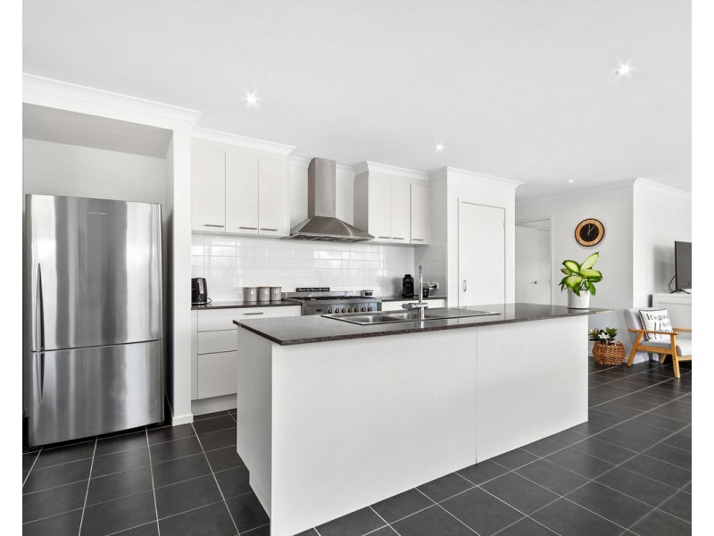 6 Peters Drive, Stratford VIC 3862