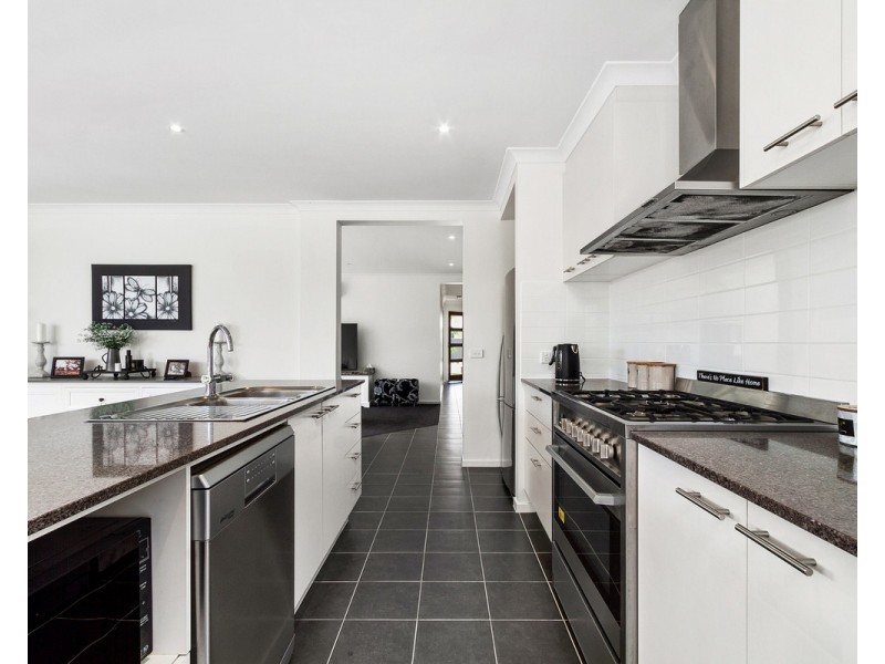 6 Peters Drive, Stratford VIC 3862