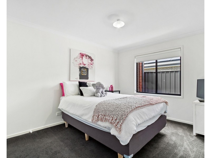 6 Peters Drive, Stratford VIC 3862