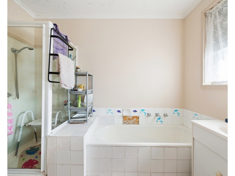 24 Jackson Avenue, Sale VIC 3850