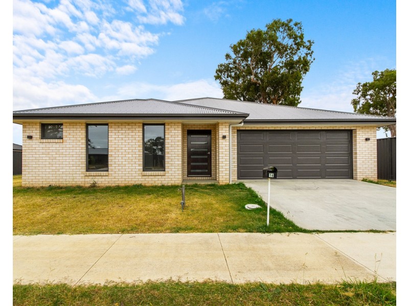 16 Warnock Way, Stratford VIC 3862