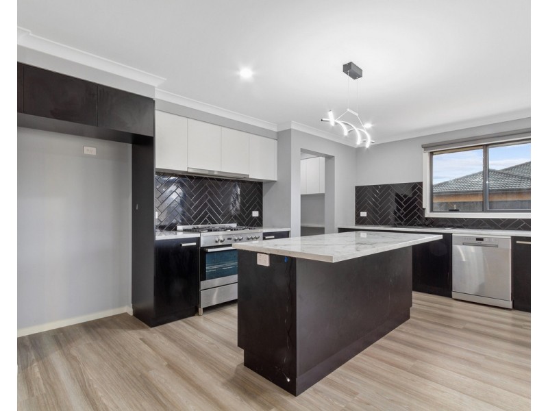 16 Warnock Way, Stratford VIC 3862
