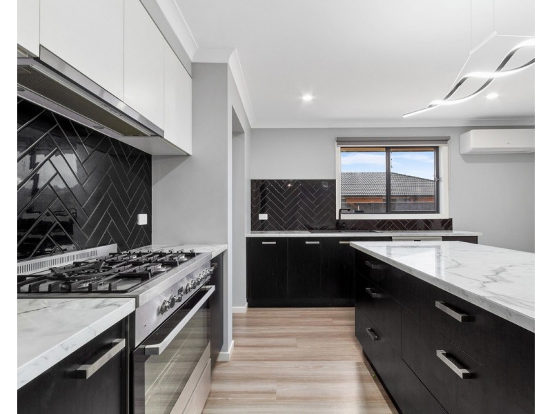 16 Warnock Way, Stratford VIC 3862