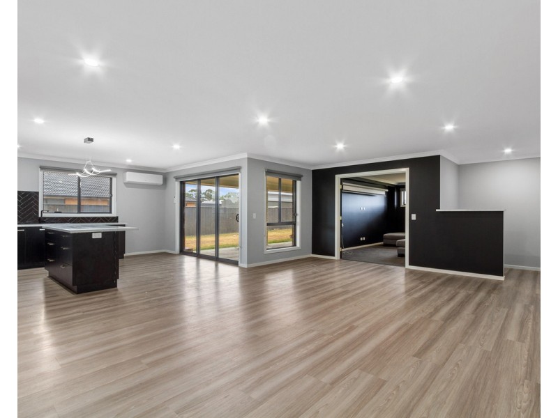 16 Warnock Way, Stratford VIC 3862