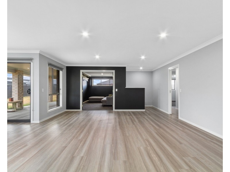 16 Warnock Way, Stratford VIC 3862