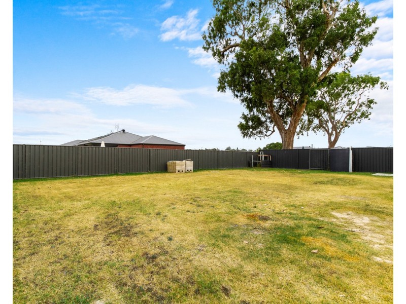 16 Warnock Way, Stratford VIC 3862