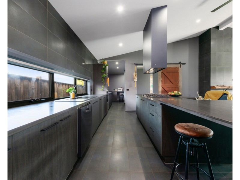 9 Burraginnin Close, Sale VIC 3850