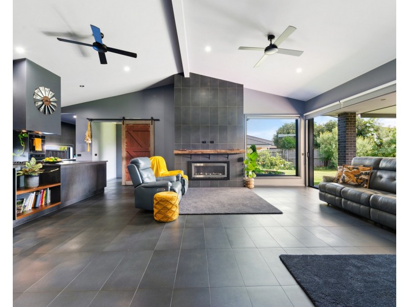 9 Burraginnin Close, Sale VIC 3850