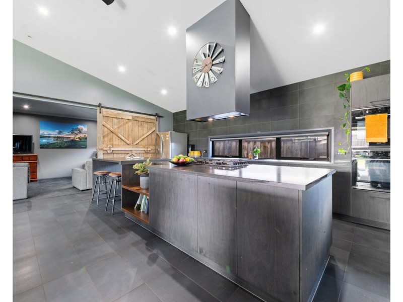 9 Burraginnin Close, Sale VIC 3850