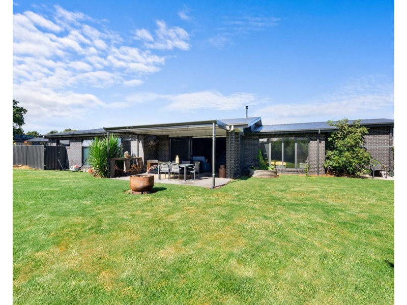 9 Burraginnin Close, Sale VIC 3850