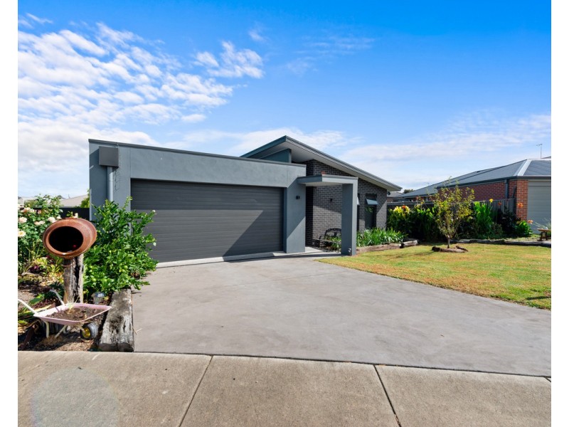 9 Burraginnin Close, Sale VIC 3850
