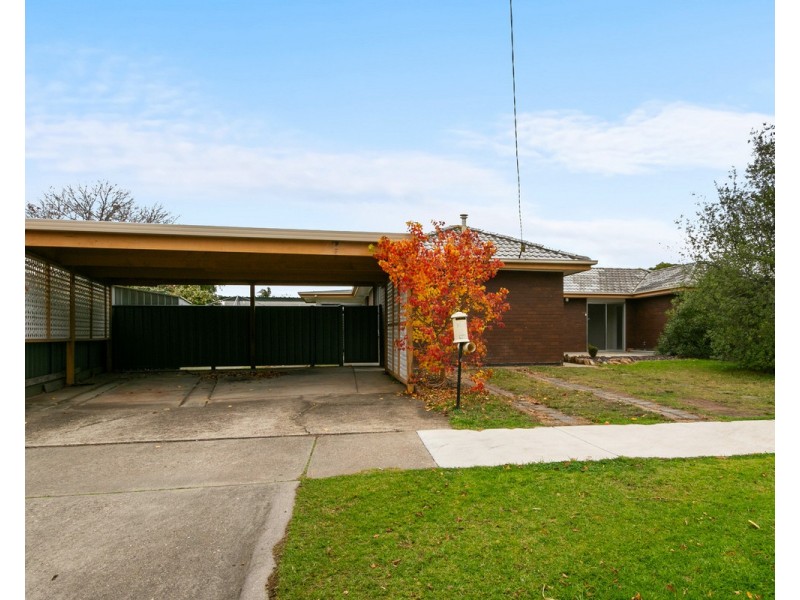 4 Helen Crescent, Sale VIC 3850