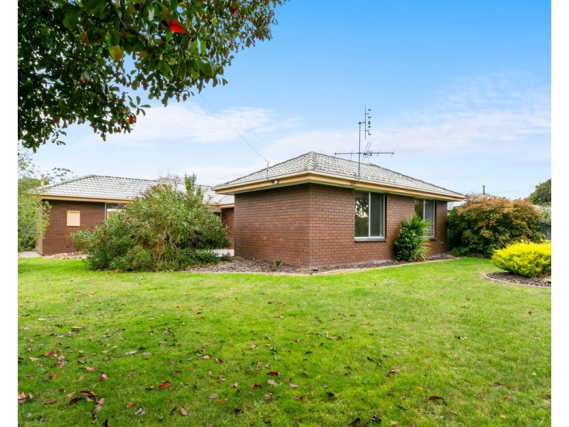 4 Helen Crescent, Sale VIC 3850